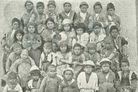 Forældreløde armenske børn.